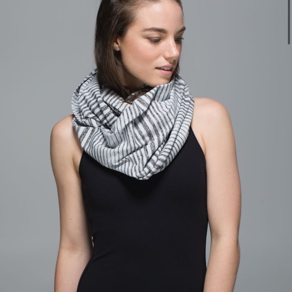 Lululemon Vinyasa Scarf Rulu Mini Akido Stripe Heathered Black Silver Spoon - Picture 2 of 7